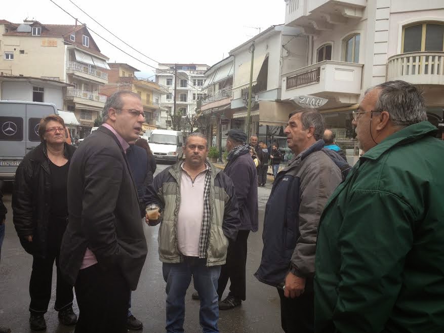Ο Γιάννης Σηφάκης στο πλευρό των πωλητών της λαϊκής αγοράς (ΦΩΤΟ)